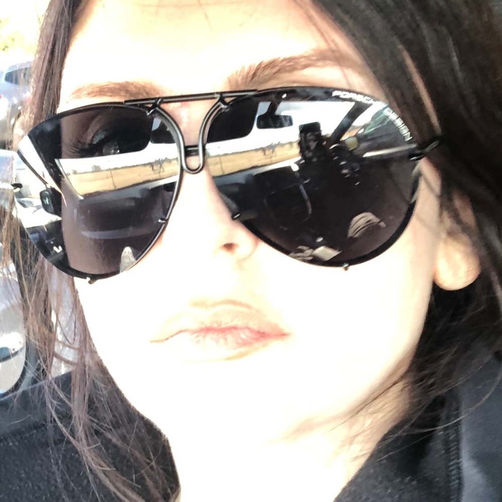 Meet your Posher, Larissa